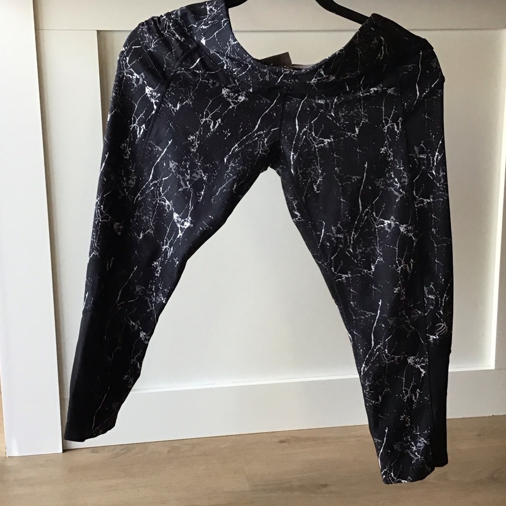 Black and White Marble Print Leggings